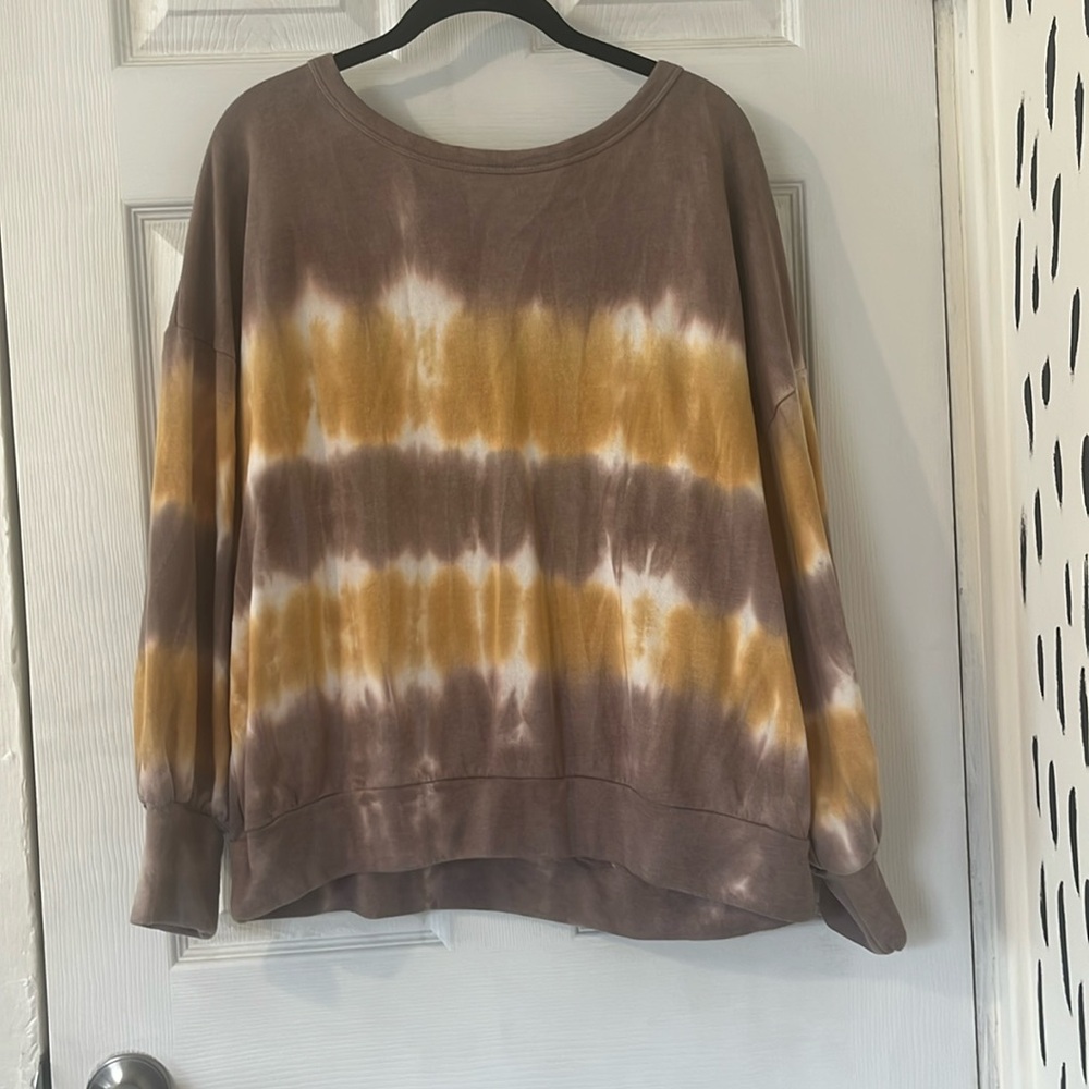 BKE Sweater. Size Large